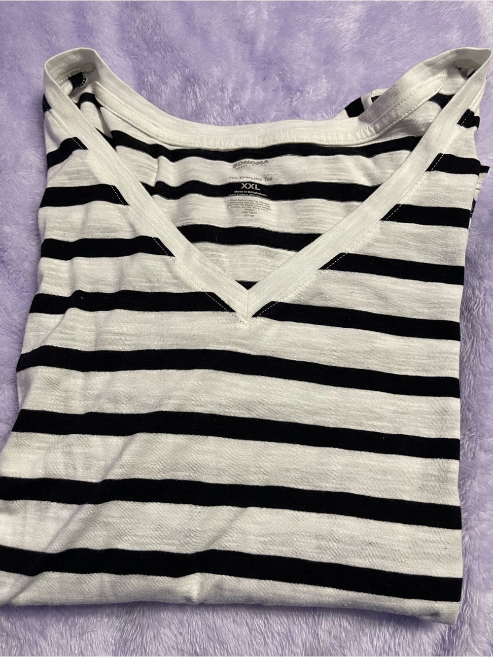 Women’s Sonoma black/white VNeck Top! Size XXL. NWOT!